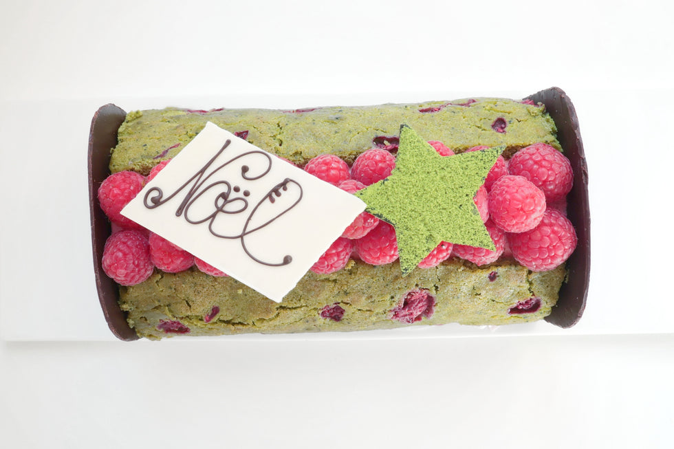 Bûche de Noël au thé matcha et framboises