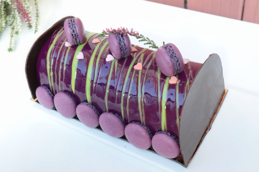 Bûche de Noël au thé matcha et cerises