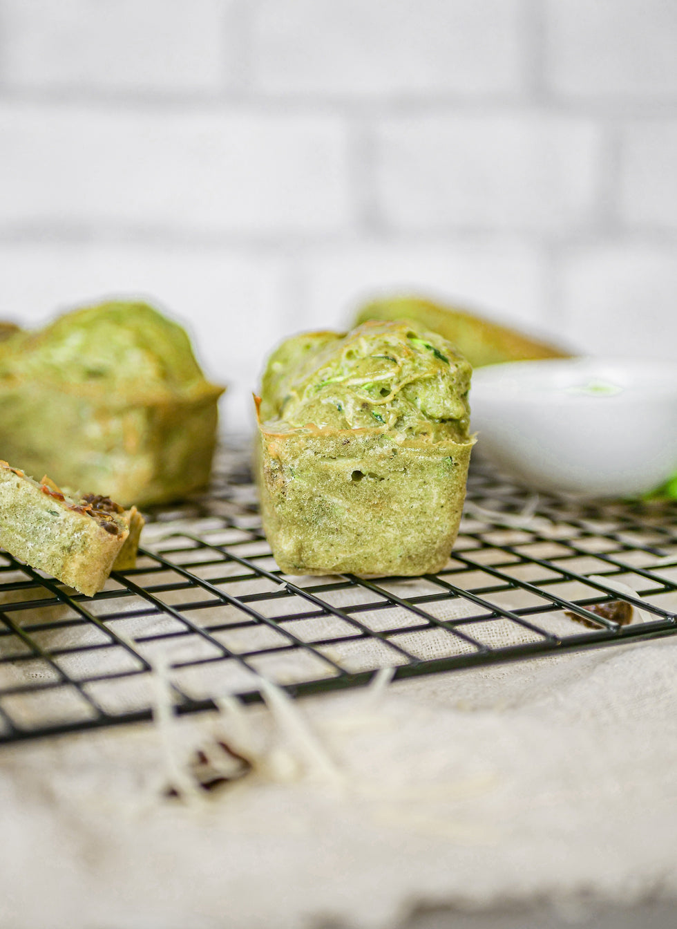 Mini cakes courgette, tomates et thé matcha