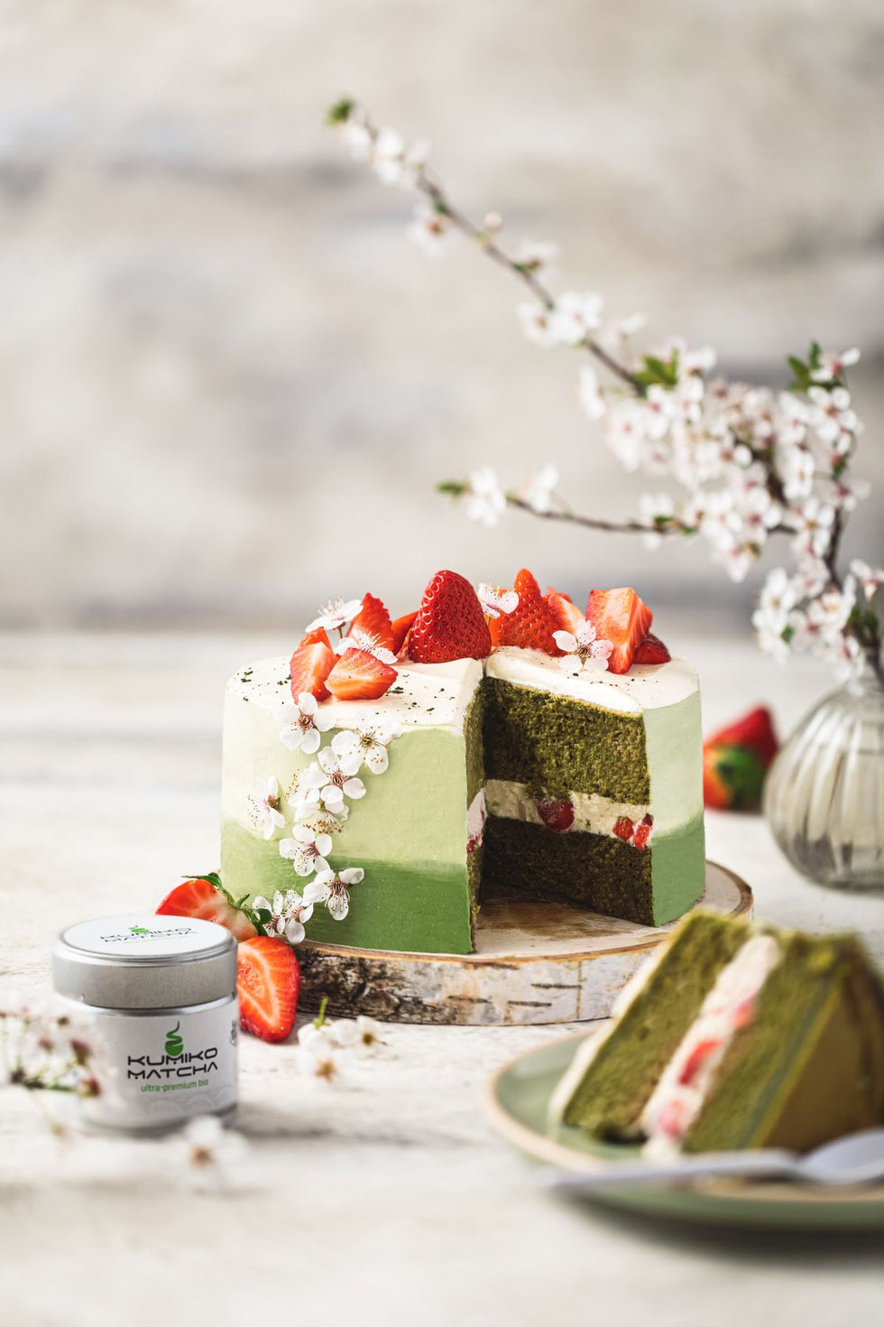 Layer cake vegan à la fraise et au matcha bio