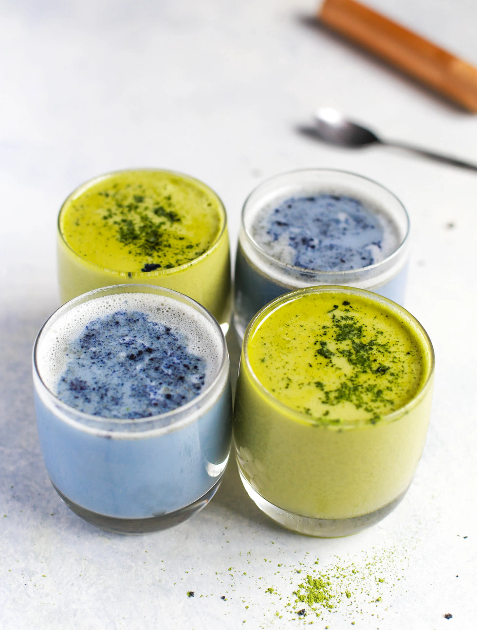 Matcha bleu ou "Blue matcha", la poudre de fleur de pois papillon